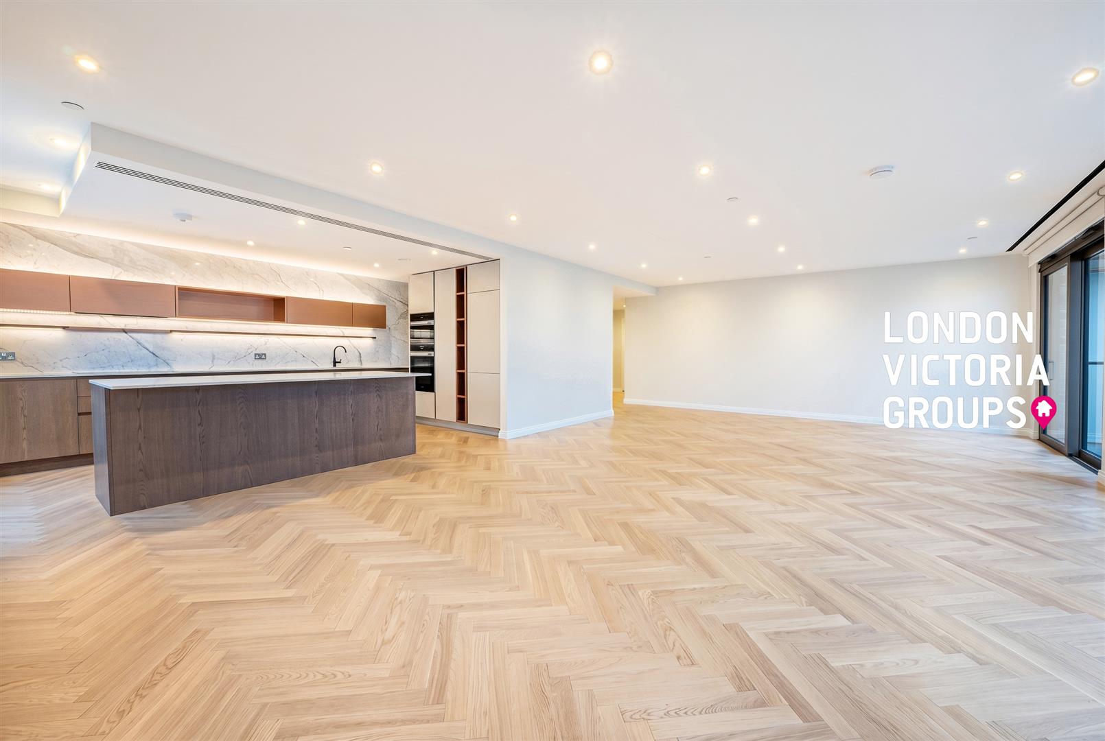 3 bed property in Saxon House, 1 Parkland Walk, London
